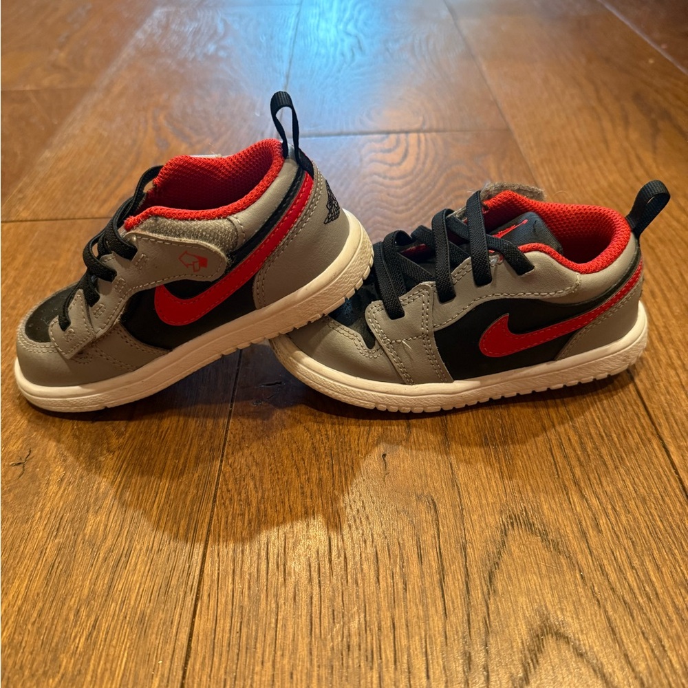 Nike Kids' Black and Red Sneakers